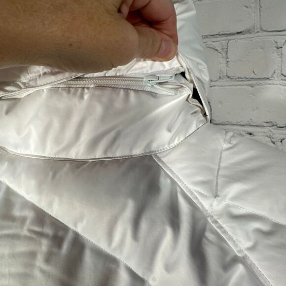 Columbia Jacket Womens Medium White Omni Shield  Hood Full zip Puffer READ - Picture 10 of 14